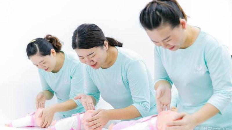 催乳师手法入门：新手必知的四大注意事项**