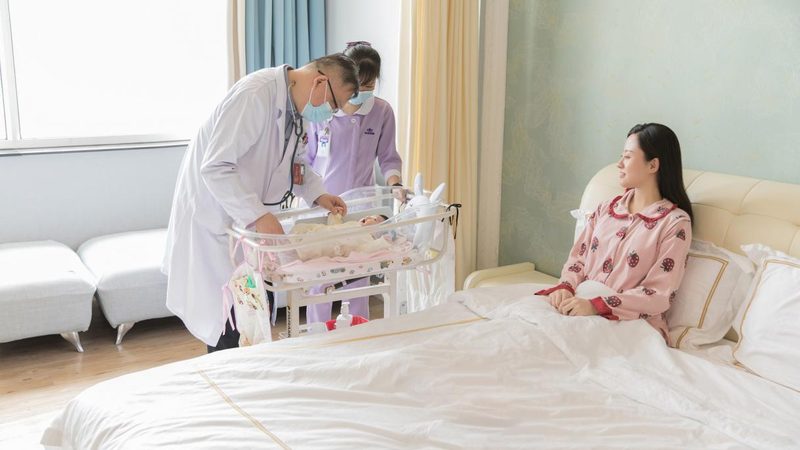 小标题：育婴师职责与急救知识的重要性