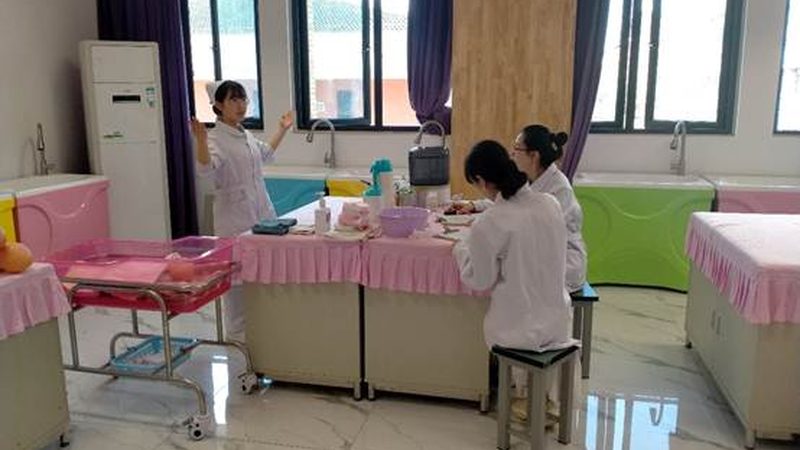 如何成为一名合格的催乳师？考取资格证书全攻略**